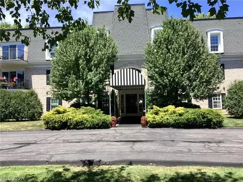 1851 King James Pkwy #104, Westlake, OH 44145