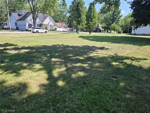 208 Erie St, South Amherst, OH 44001