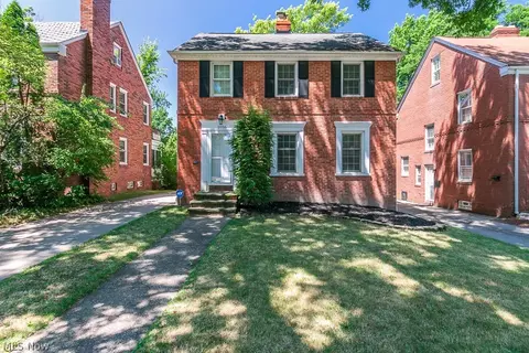 1056 Pennfield Rd, Cleveland, OH 44121