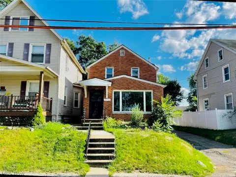 3016 2nd St NW, Canton, OH 44708