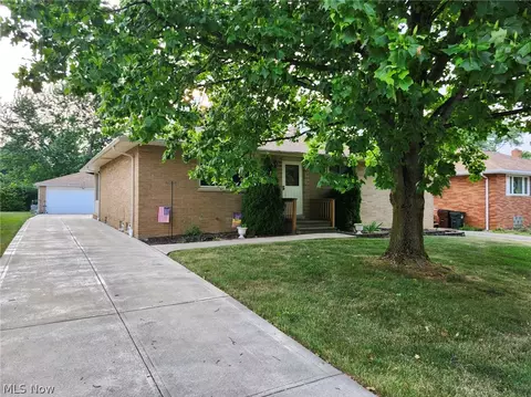 6238 Yorktown Dr, Parma, OH 44134