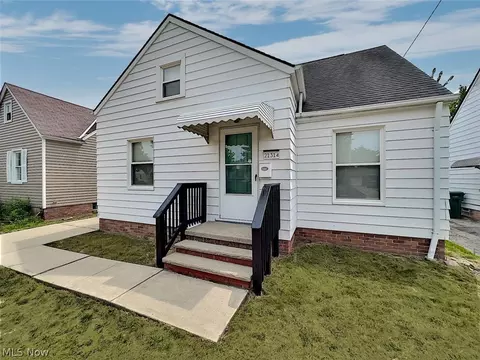 21314 Kenyon Dr, Maple Heights, OH 44137