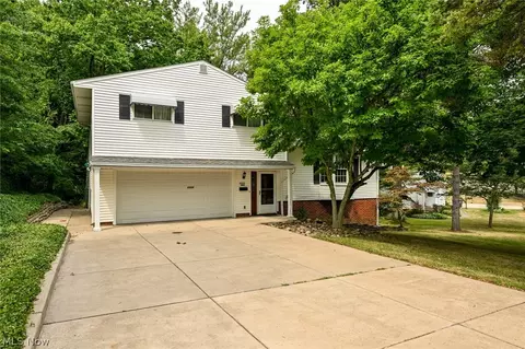 6908 Highland Dr, Independence, OH 44131