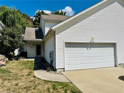 584 Hilltop Ter, Tallmadge, OH 44278
