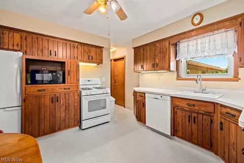 Kitchen - 16242 Wheeler Rd, Lagrange, OH 44050 photo 4 of 4