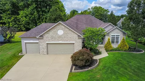 7520 Hunting Lake Dr, Concord, OH 44077