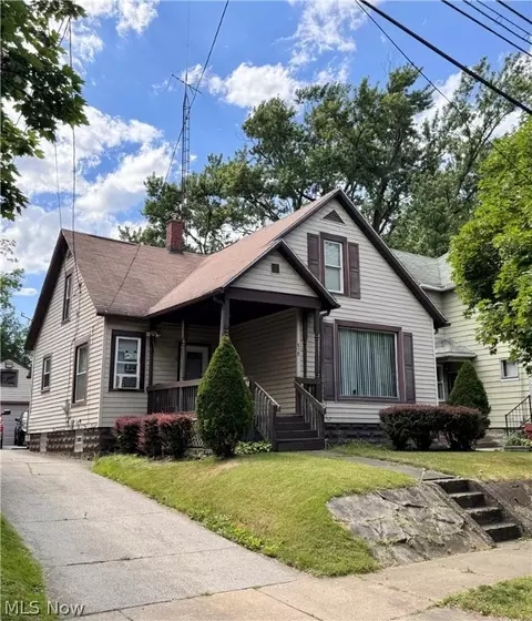 818 Berwin St, Akron, OH 44310