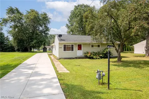 4090 Watkins Rd, Norton, OH 44203