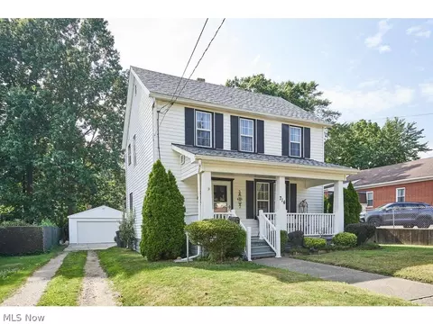 714 Damon St, Akron, OH 44310