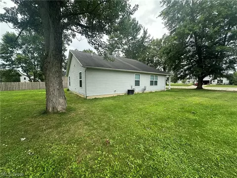 Exterior - 9060 Maple Grove Rd, Windham, OH 44288 photo 5 of 5