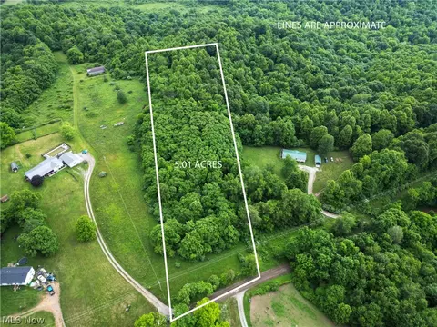 3903 Twin Sisters Rd, Cambridge, OH 43725