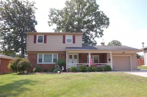 3855 Daytona Dr, Austintown, OH 44515