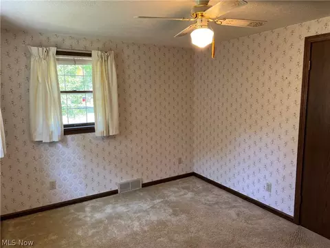 Bedroom - 2430 Midvale Rd NW, Canton, OH 44708 photo 2 of 12