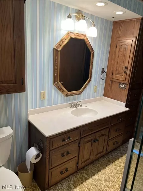 Bath - 2430 Midvale Rd NW, Canton, OH 44708 photo 2 of 5