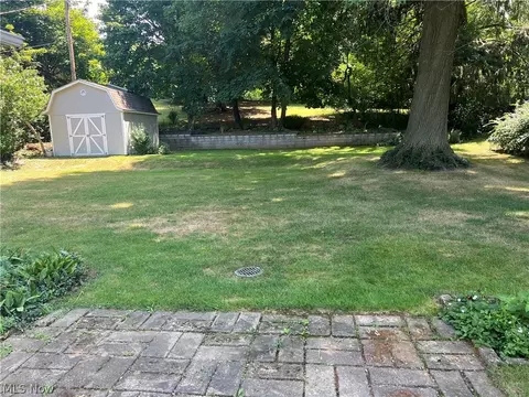 Exterior - 2430 Midvale Rd NW, Canton, OH 44708 photo 2 of 6
