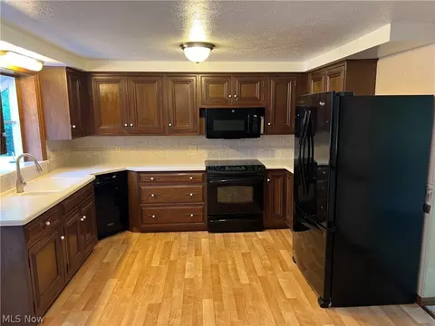 Kitchen - 2430 Midvale Rd NW, Canton, OH 44708 photo 1 of 3