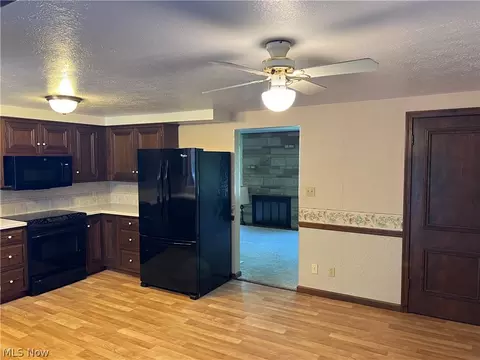 Kitchen - 2430 Midvale Rd NW, Canton, OH 44708 photo 3 of 3