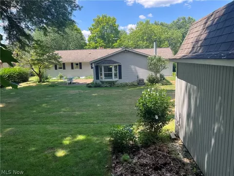 Exterior - 2430 Midvale Rd NW, Canton, OH 44708 photo 4 of 6
