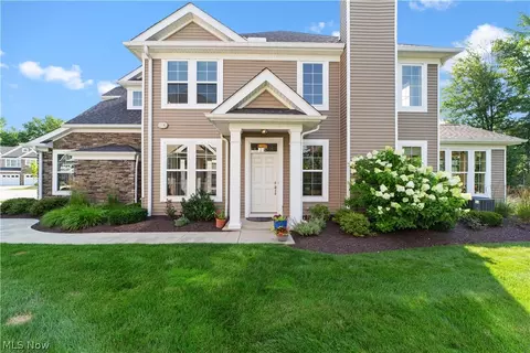 32699 Signature Pkwy, Avon Lake, OH 44012