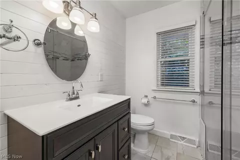 Bath - 822 Seneca Ave, Huron, OH 44839 photo 1 of 4