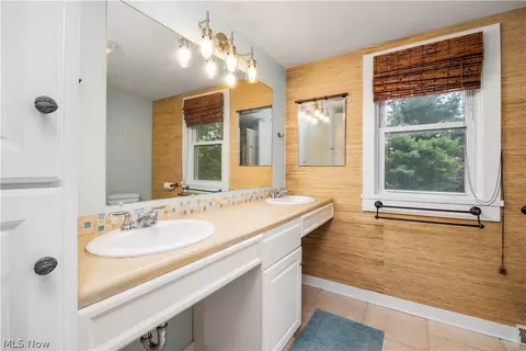 Bath - 822 Seneca Ave, Huron, OH 44839 photo 2 of 4