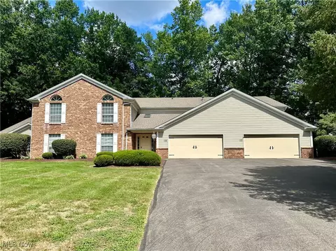 1320 Fox Run Dr, Boardman, OH 44512