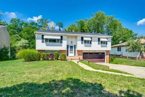 609 Shawnee Ln, Bedford, OH 44146
