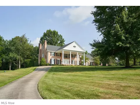 2975 Roundhill Rd, Akron, OH 44333