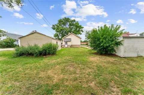 Exterior - 317 Abbe Rd N, Elyria, OH 44035 photo 4 of 5