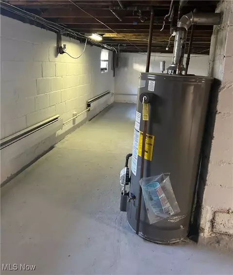 Entry Way - 317 Abbe Rd N, Elyria, OH 44035 photo 1 of 1