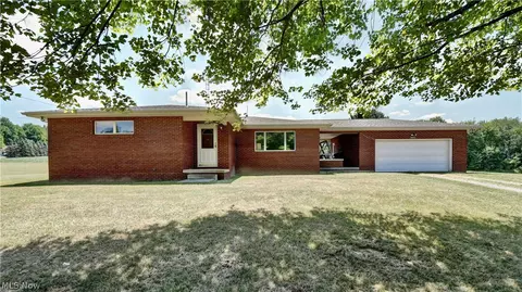 39053 Crestview Rd, Leetonia, OH 44431