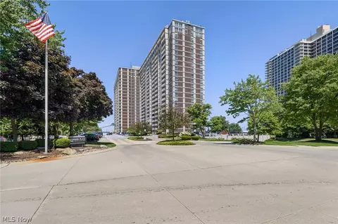 12900 Lake Ave #915, Lakewood, OH 44107