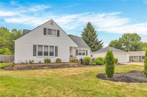 1160 Cahoon Rd, Westlake, OH 44145