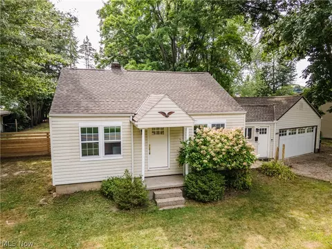 6142 Parkwood Rd, Mentor, OH 44060
