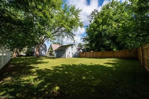 209 N Pardee St, Wadsworth, OH 44281 photo 3