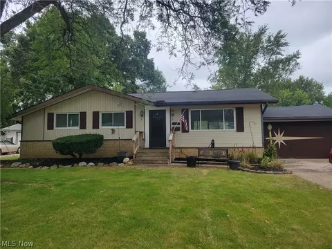 26912 Eastwood Ln, Olmsted Falls, OH 44138