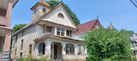 1028 E 79th St, Cleveland, OH 44103