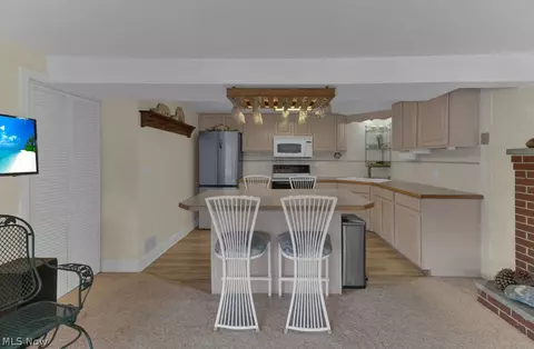 Kitchen - 93 E Mohawk Dr, Malvern, OH 44644 photo 4 of 5