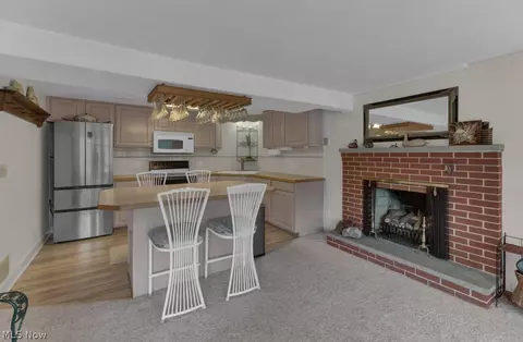 Kitchen - 93 E Mohawk Dr, Malvern, OH 44644 photo 5 of 5