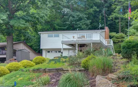 93 E Mohawk Dr, Malvern, OH 44644