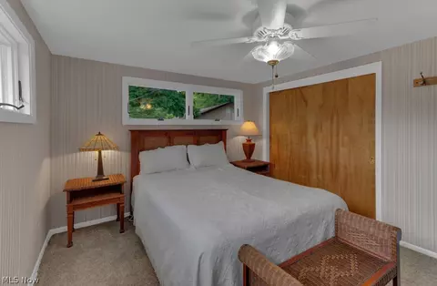 Bedroom - 93 E Mohawk Dr, Malvern, OH 44644 photo 2 of 4