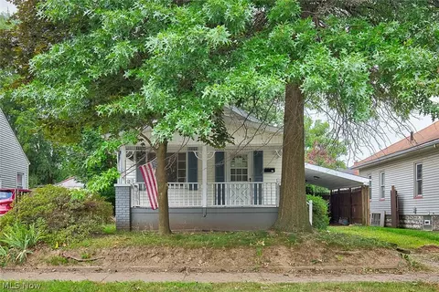 22 Carlton Dr, Akron, OH 44312