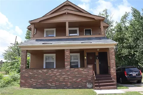942 Alhambra Rd, Cleveland, OH 44110