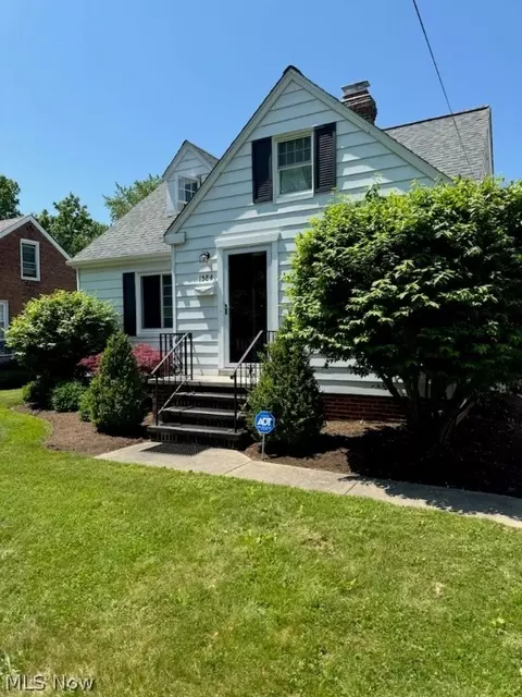1584 Edgefield Rd, Lyndhurst, OH 44124