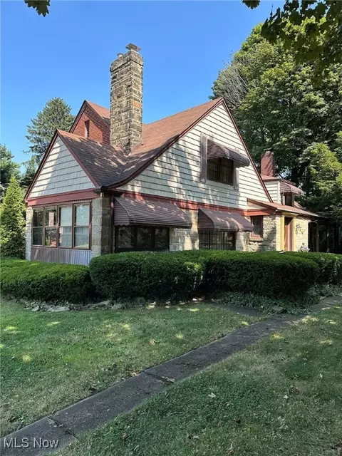 625 37th St NW, Canton, OH 44709