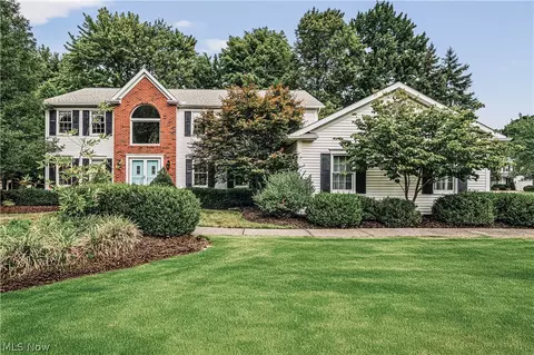 6325 Coldstream Dr, Highland Heights, OH 44143