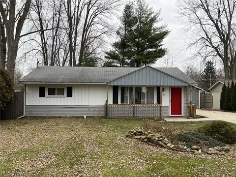 1511 Parkview Dr, Madison, OH 44057