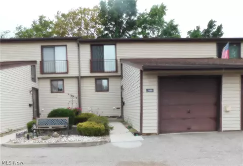 7398 Pine Hurst Ct, Middleburg Heights, OH 44130