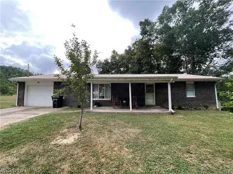 255 Awesome Valley Dr, Elizabeth, WV 26143