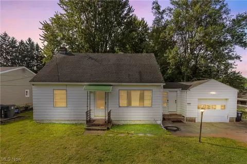 2044 Bigelow St, Akron, OH 44314
